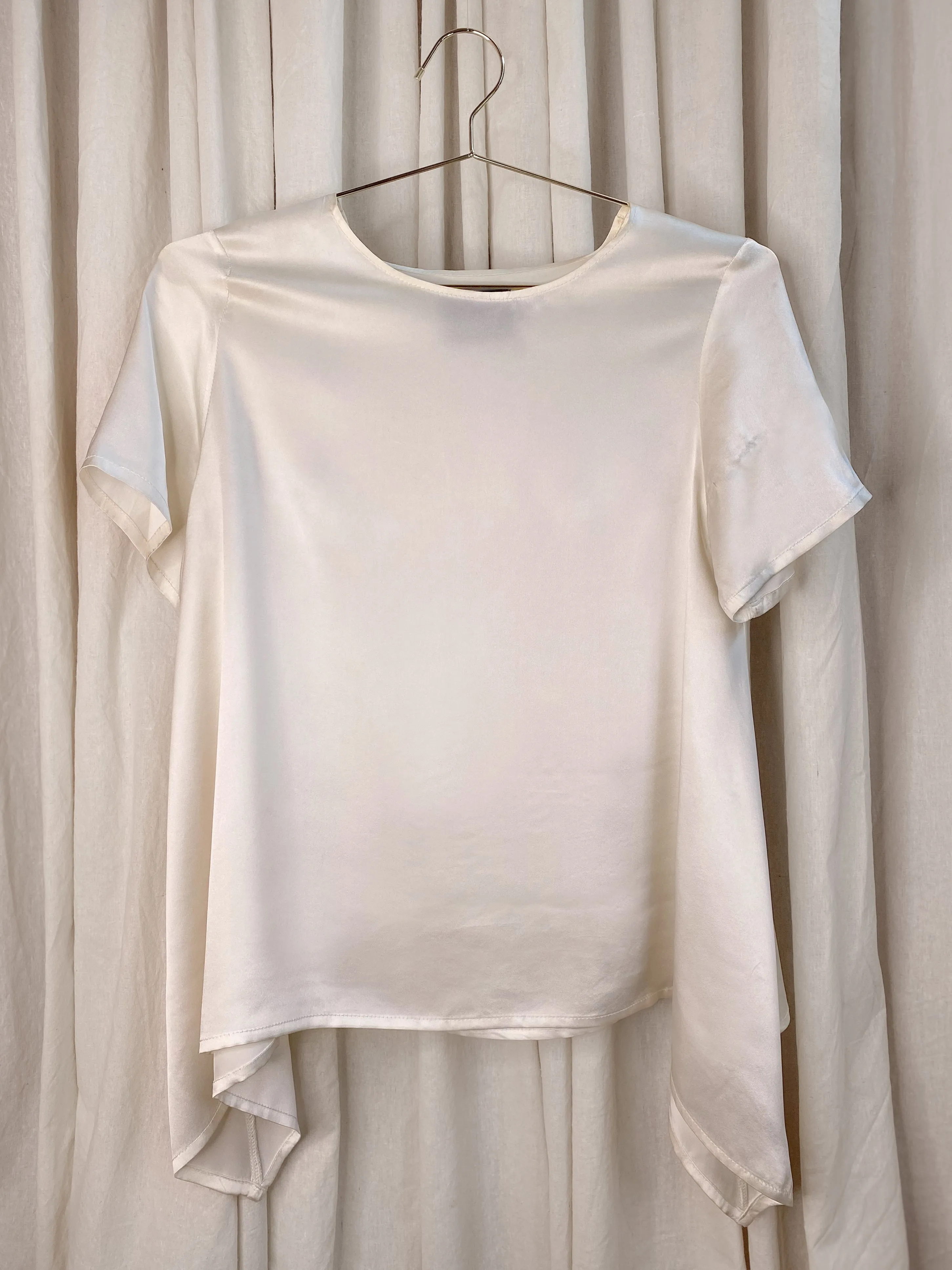 • PRE-LOVED • 100% Silk Satin Top [ Natural White Long T-shirt, Draped Hem, Crew Neck, Size S/M ]