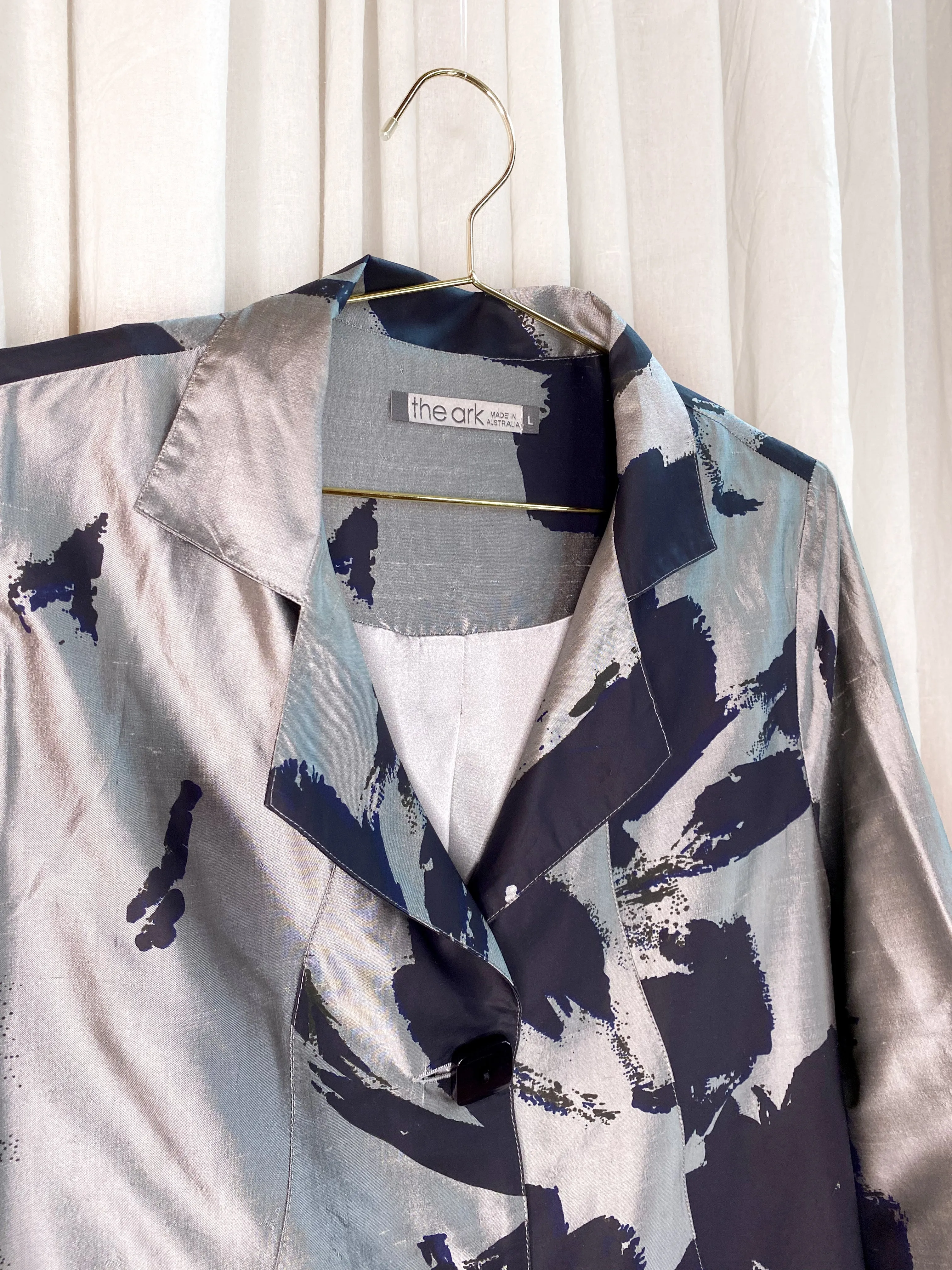 • PRE-LOVED • Silk Printed Shirt Jacket [ Silver Grey, Navy Blue, Size Large ]