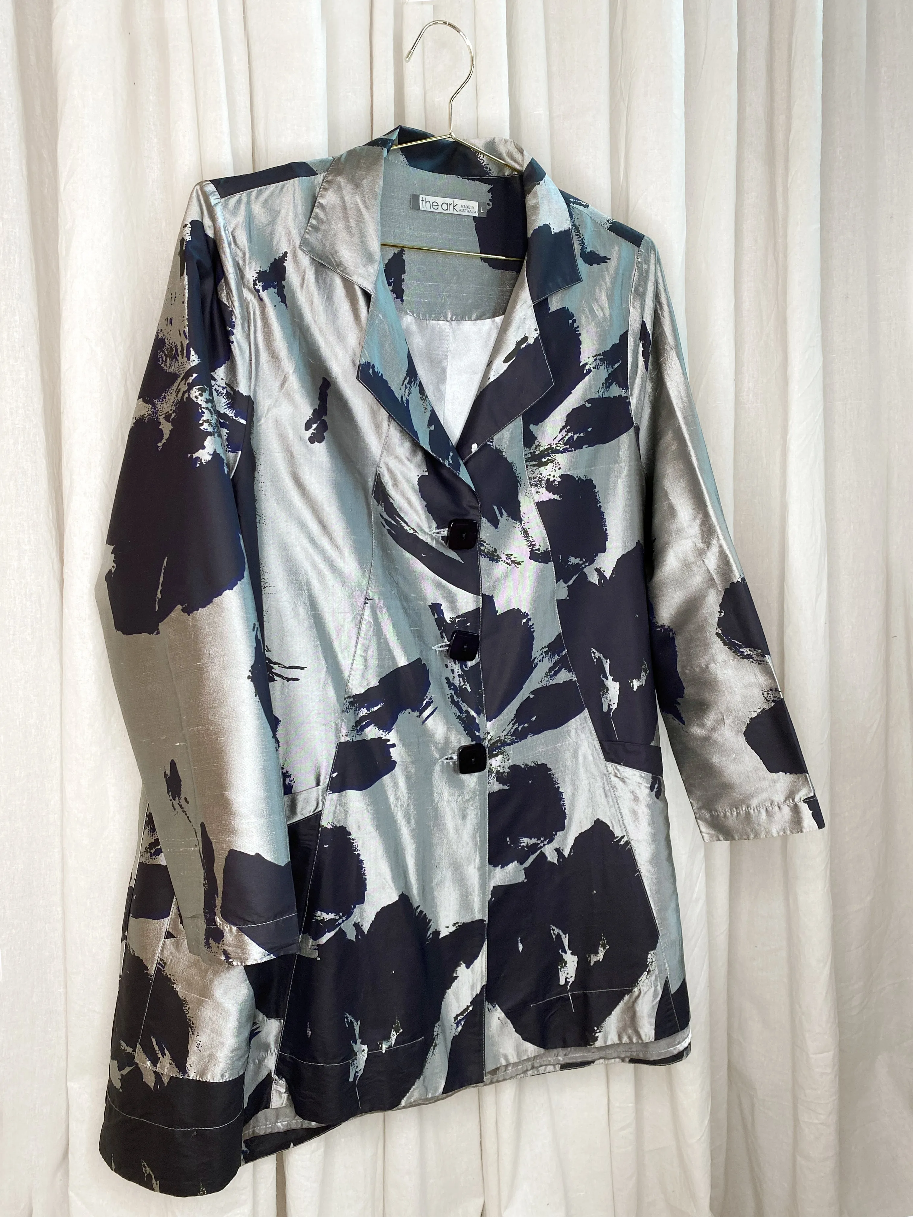 • PRE-LOVED • Silk Printed Shirt Jacket [ Silver Grey, Navy Blue, Size Large ]