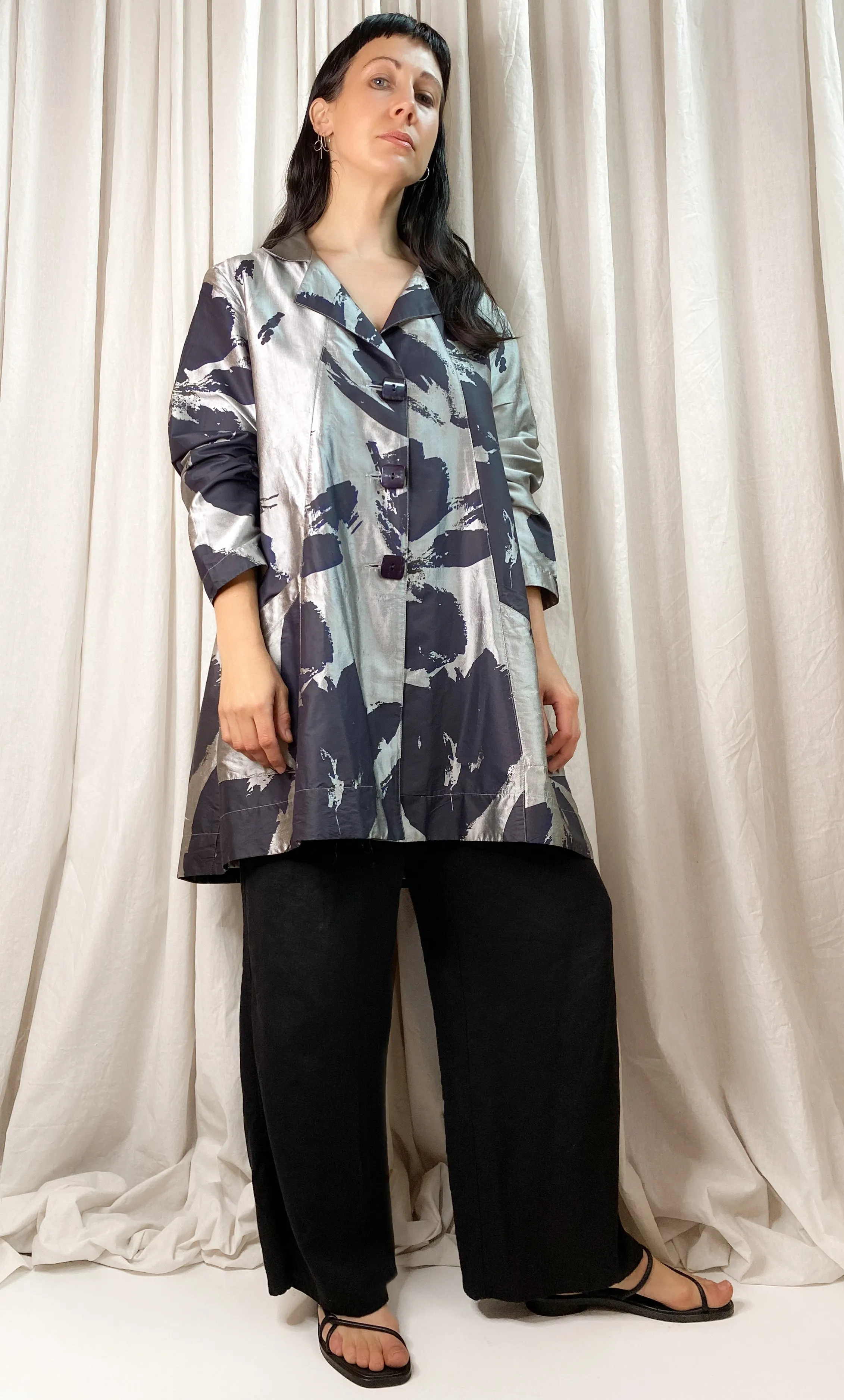 • PRE-LOVED • Silk Printed Shirt Jacket [ Silver Grey, Navy Blue, Size Large ]