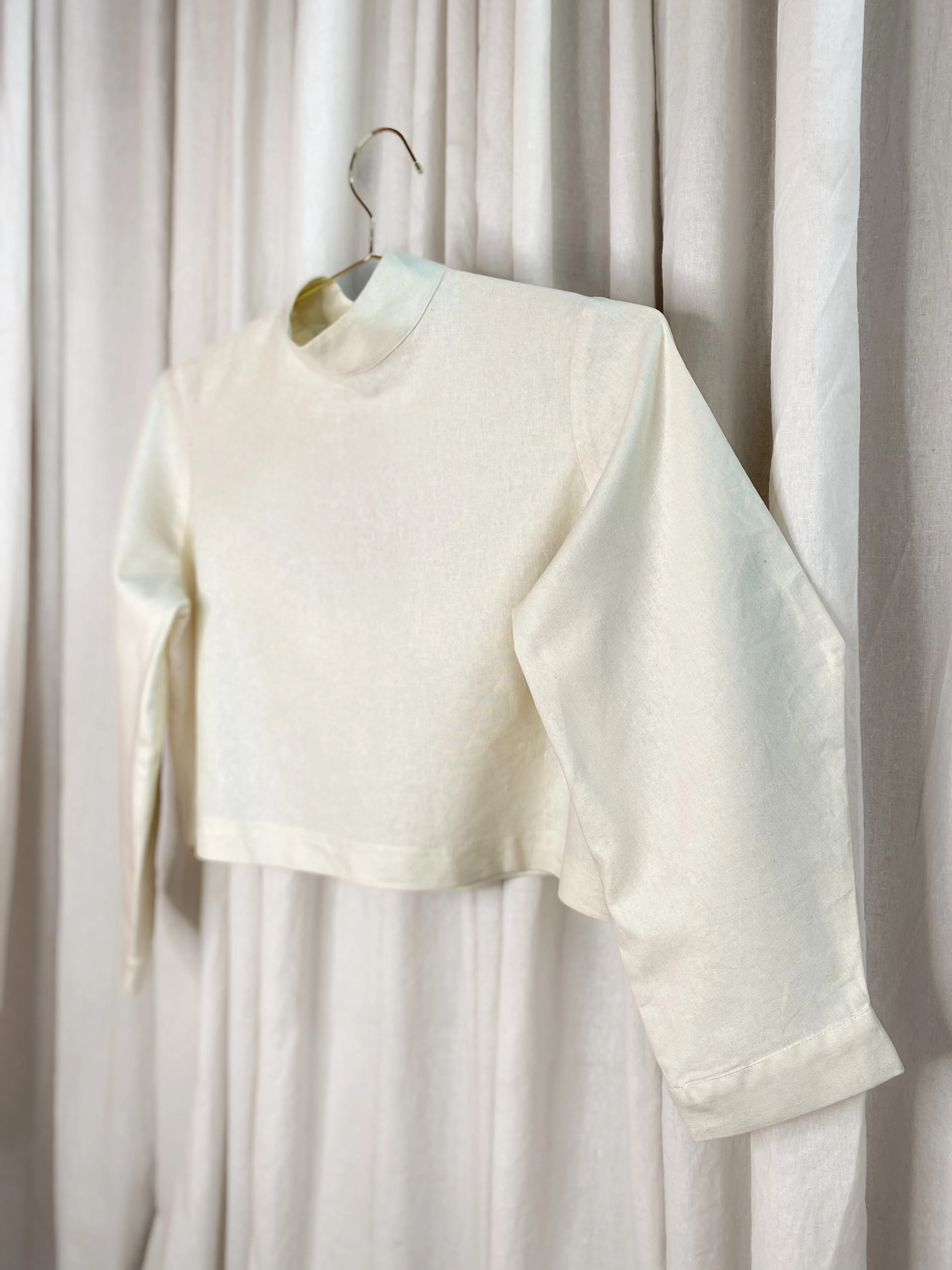 • SAMPLE • WHITE PEPPER TOP [ Cream Linen / Cotton, Long Sleeves, Size Small / Medium ]