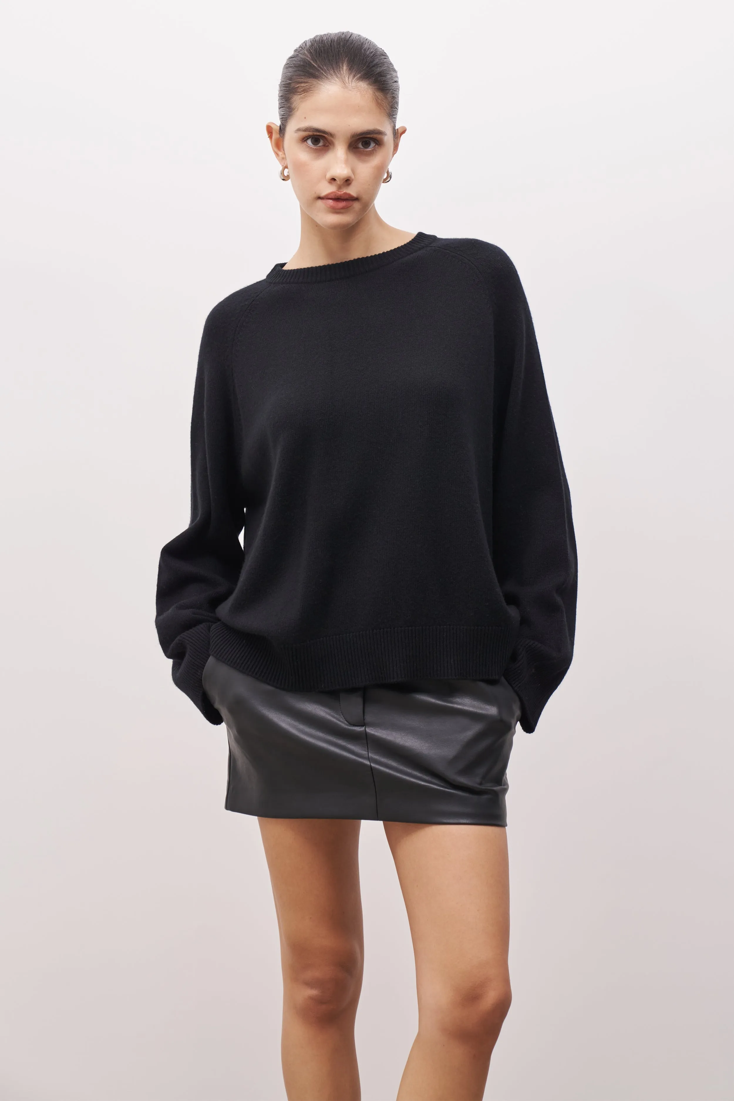 Crew Neck Cashmere Blend Jumper - Black