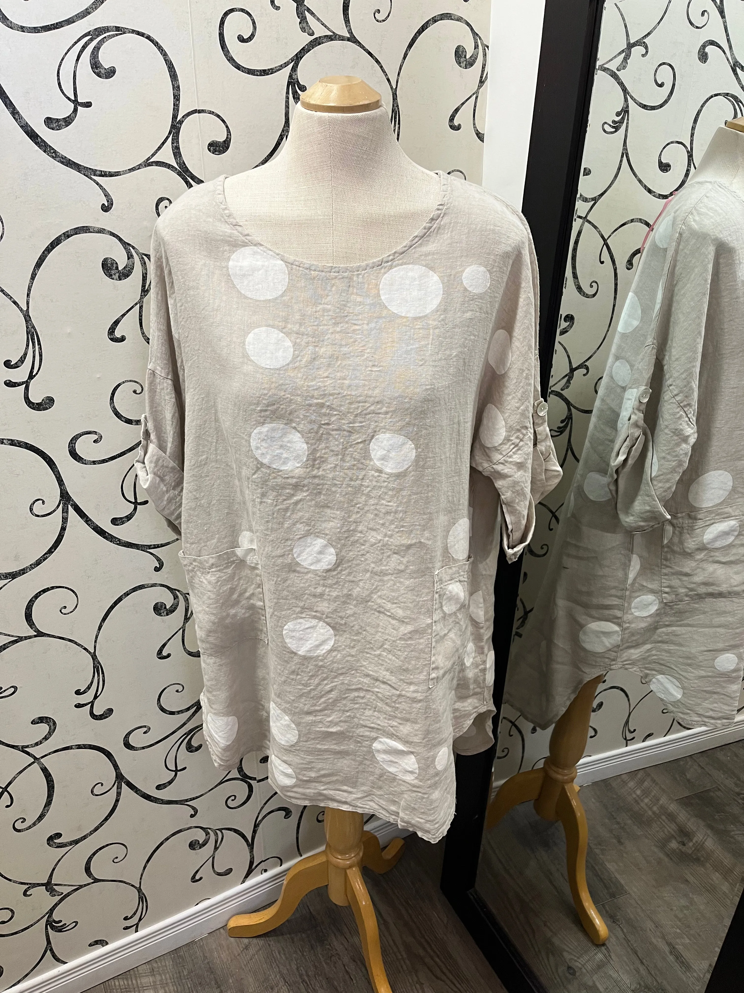 Me & Gee 9771 Dots Tunic W/ Back Button Detail