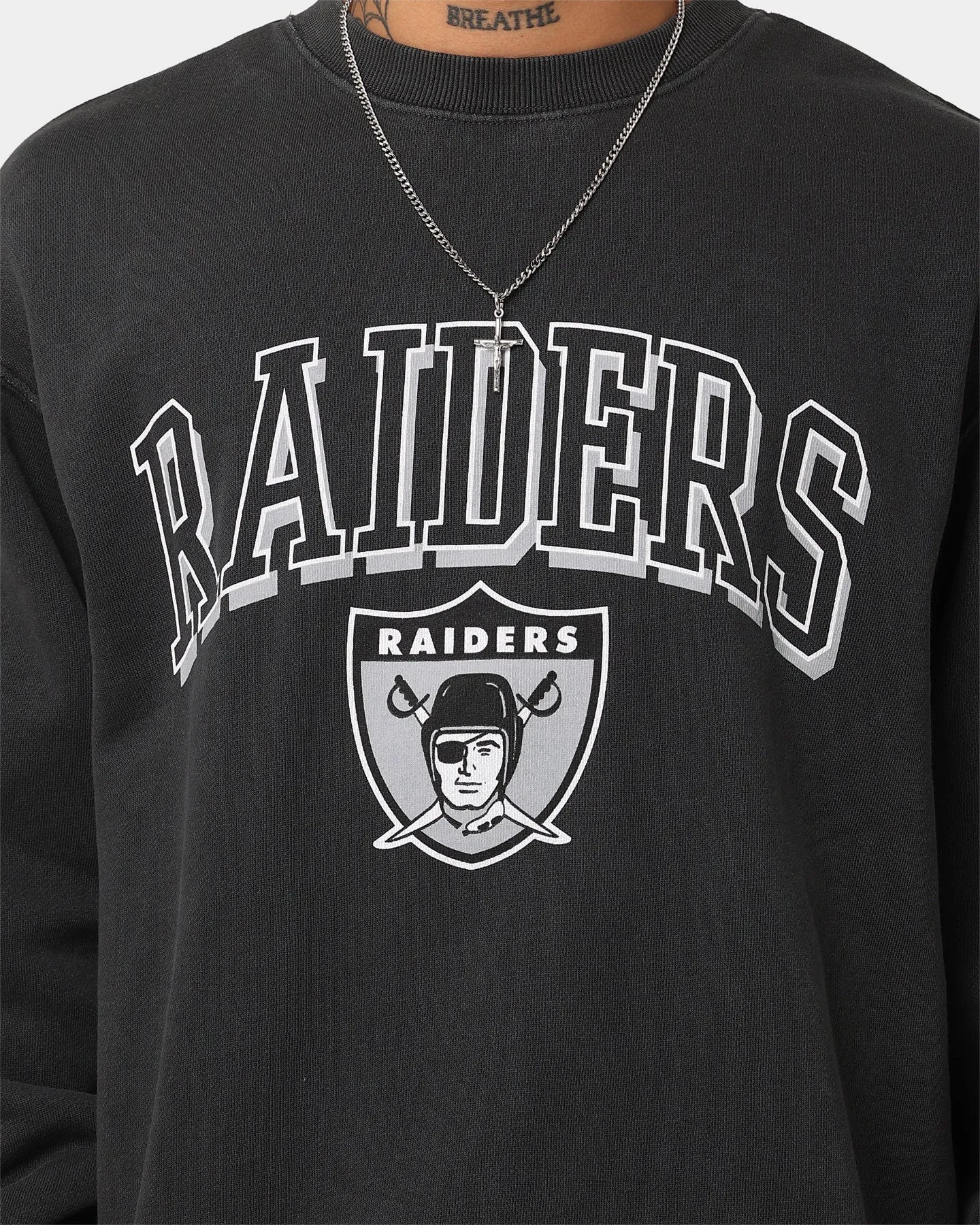 Mitchell & Ness Oakland Raiders Vintage Keyline Log Crewneck Faded Black